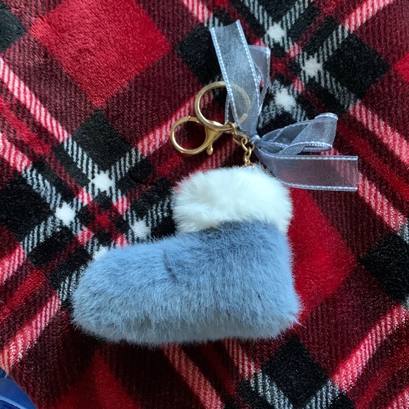 $5/FREE ADD ON | Fluffy boot keychain - Picture 1 of 1